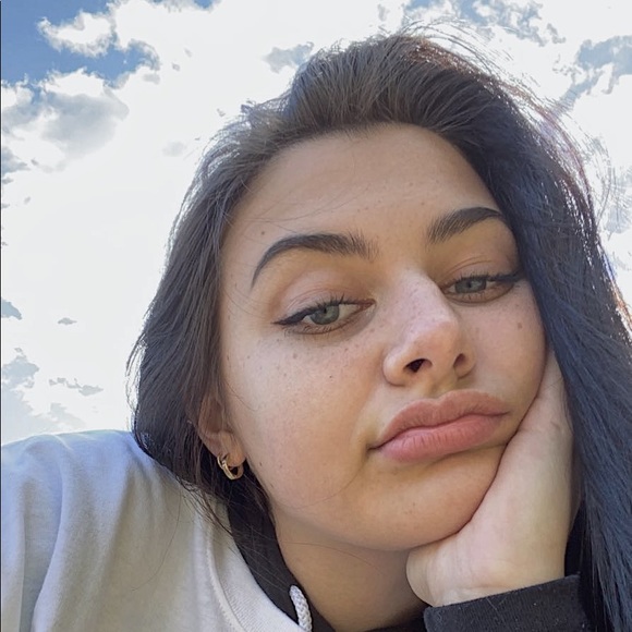 Meet your Posher, Kayla - Picture 1 of 1